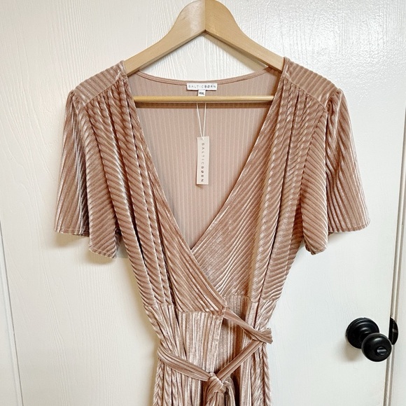 Baltic Born Andi Ribbed Velvet Wrap Maxi Dress Champagne XXL NWT - Picture 5 of 12
